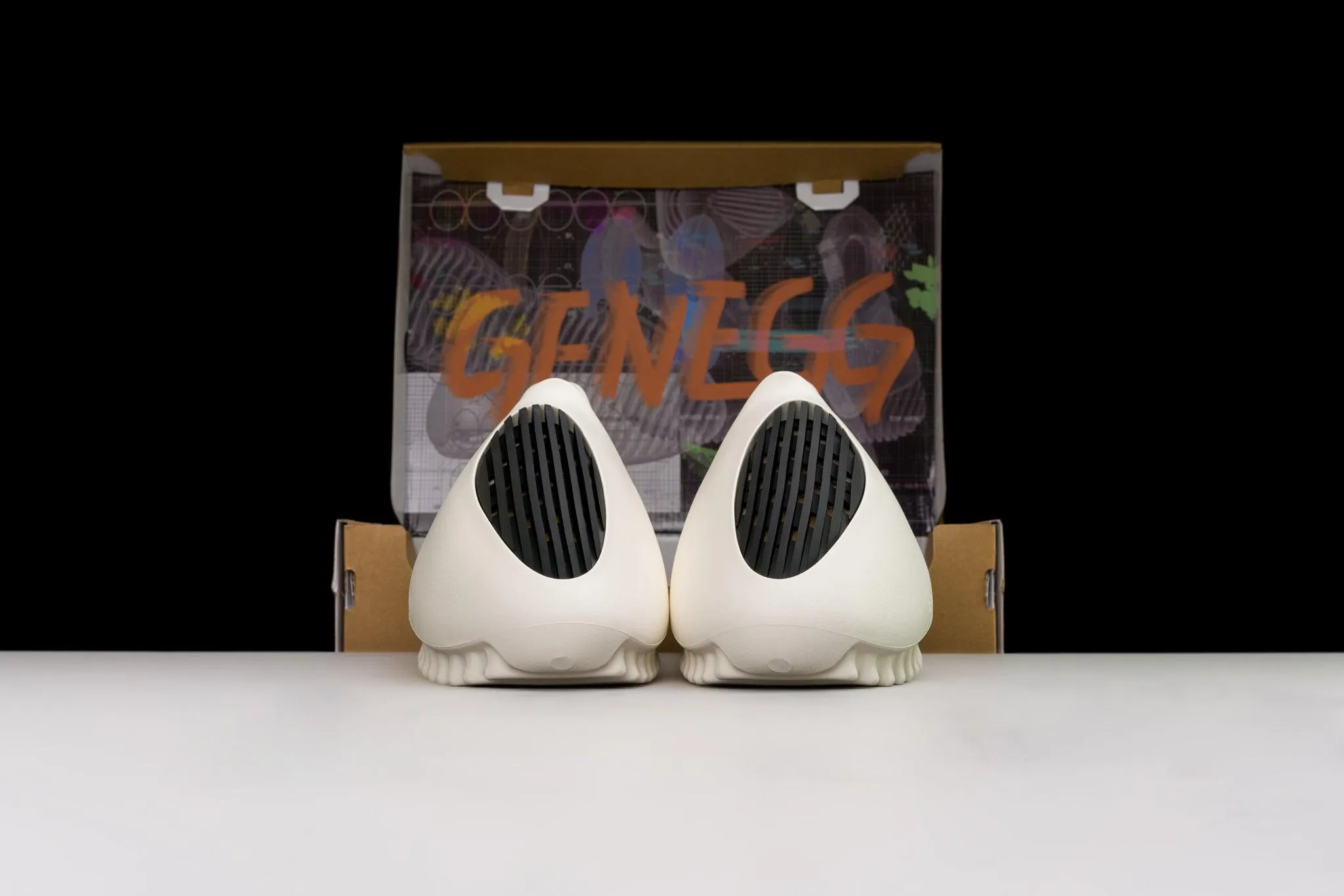 GENEGG Foam Runner Whale White Black