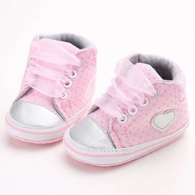 Lovely Baby Sneakers Love Heart Design Newborn Baby Crib Shoes Girls Toddler Laces Soft Sole Shoes