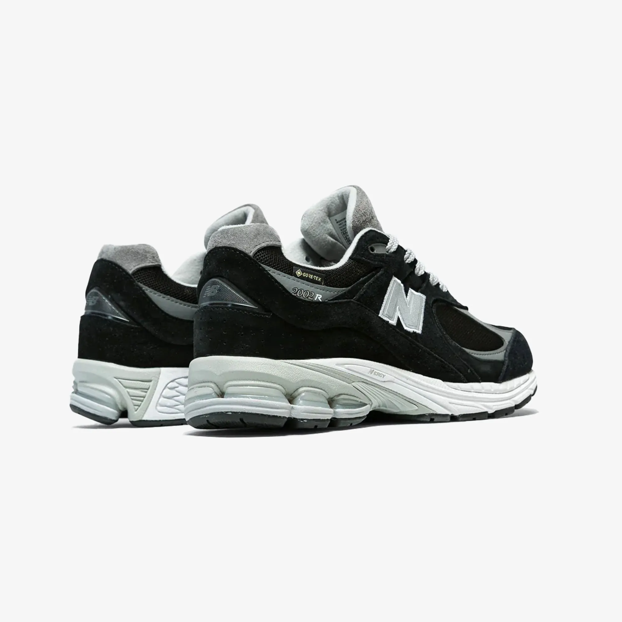 New Balance | 2002R  { BLACK